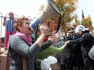 ΔΟΕ: Τρίωρη στάση εργασίας και συγκέντρωση στο υπ. Παιδείας